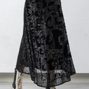 Gonna in paillettes e maglieria nero